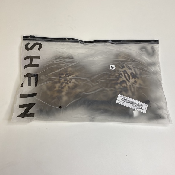 SHEIN Women's Leopard Crop Top - Picture 8 of 8